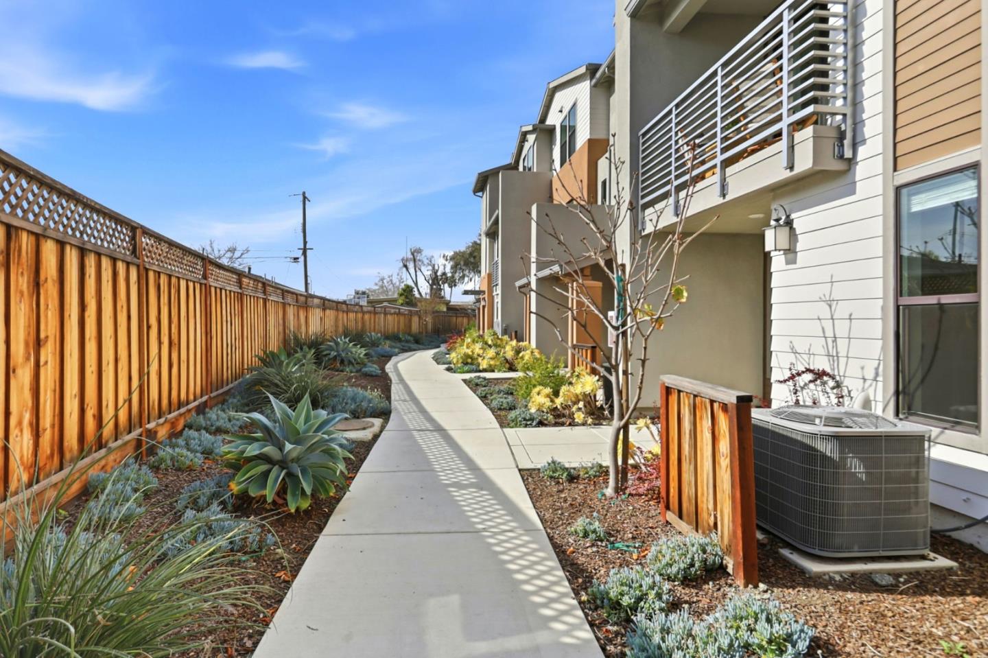 Detail Gallery Image 3 of 35 For 2760 Ball Pl #2,  Santa Clara,  CA 95051 - 2 Beds | 2/1 Baths