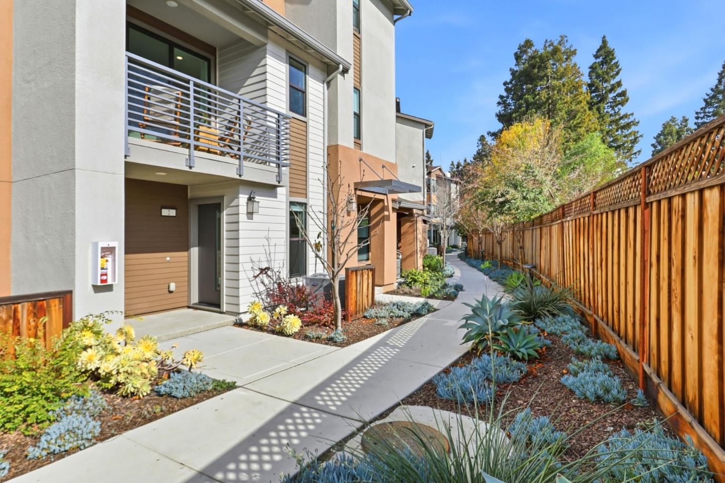 Detail Gallery Image 4 of 35 For 2760 Ball Pl #2,  Santa Clara,  CA 95051 - 2 Beds | 2/1 Baths