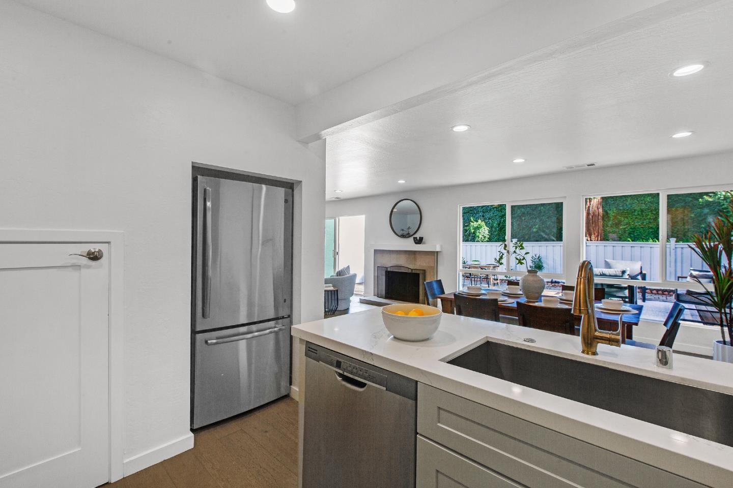 Detail Gallery Image 13 of 33 For 1646 Belleville Way, Sunnyvale,  CA 94087 - 3 Beds | 2/1 Baths