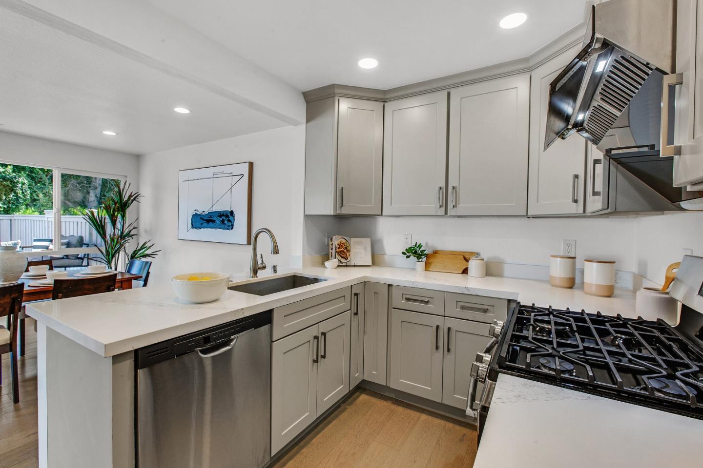 Detail Gallery Image 15 of 33 For 1646 Belleville Way, Sunnyvale,  CA 94087 - 3 Beds | 2/1 Baths