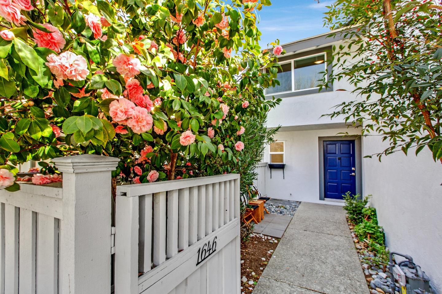 Detail Gallery Image 3 of 33 For 1646 Belleville Way, Sunnyvale,  CA 94087 - 3 Beds | 2/1 Baths