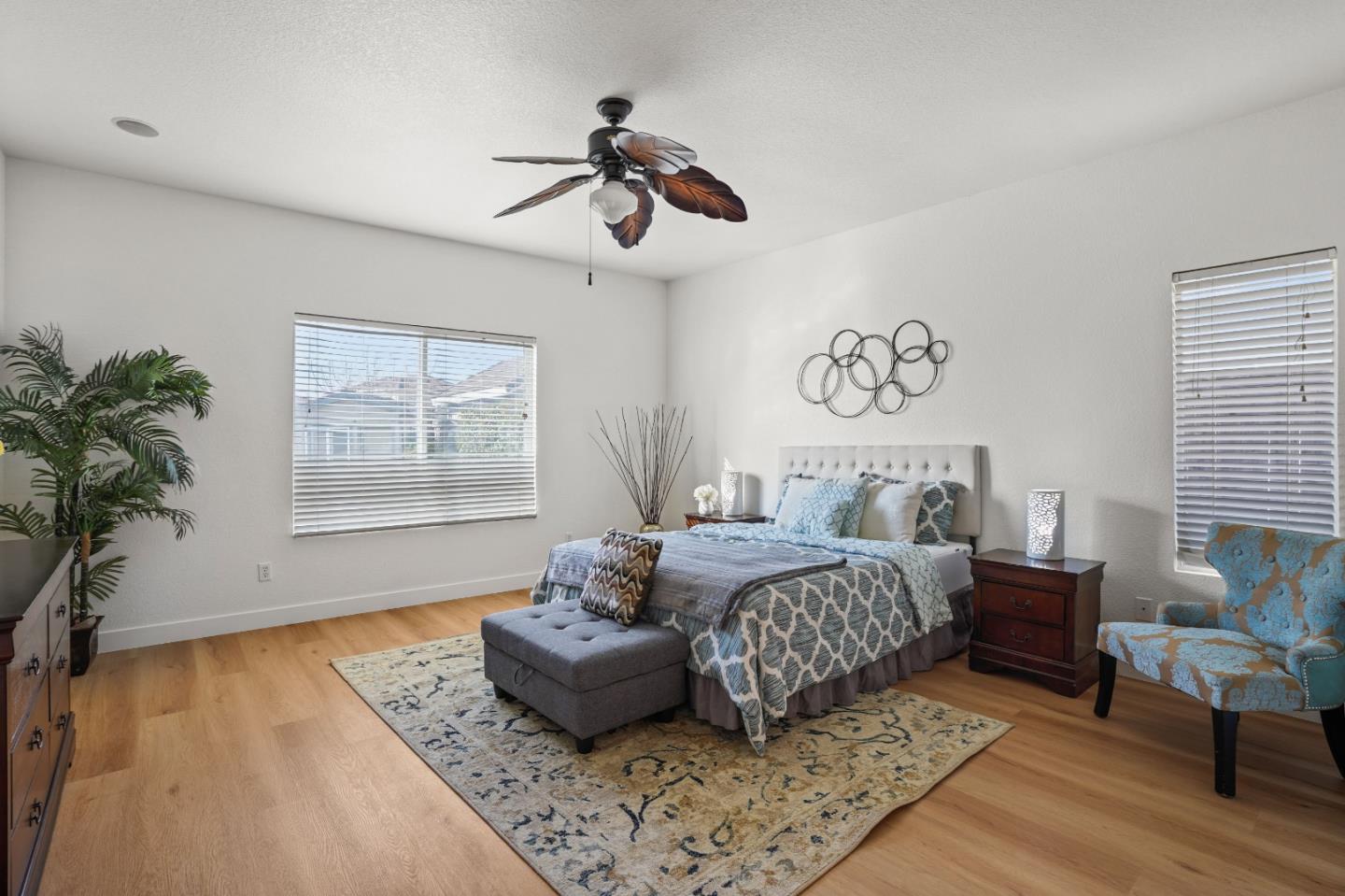 Detail Gallery Image 13 of 44 For 9942 Valderama Way, Sacramento,  CA 95829 - 3 Beds | 2 Baths