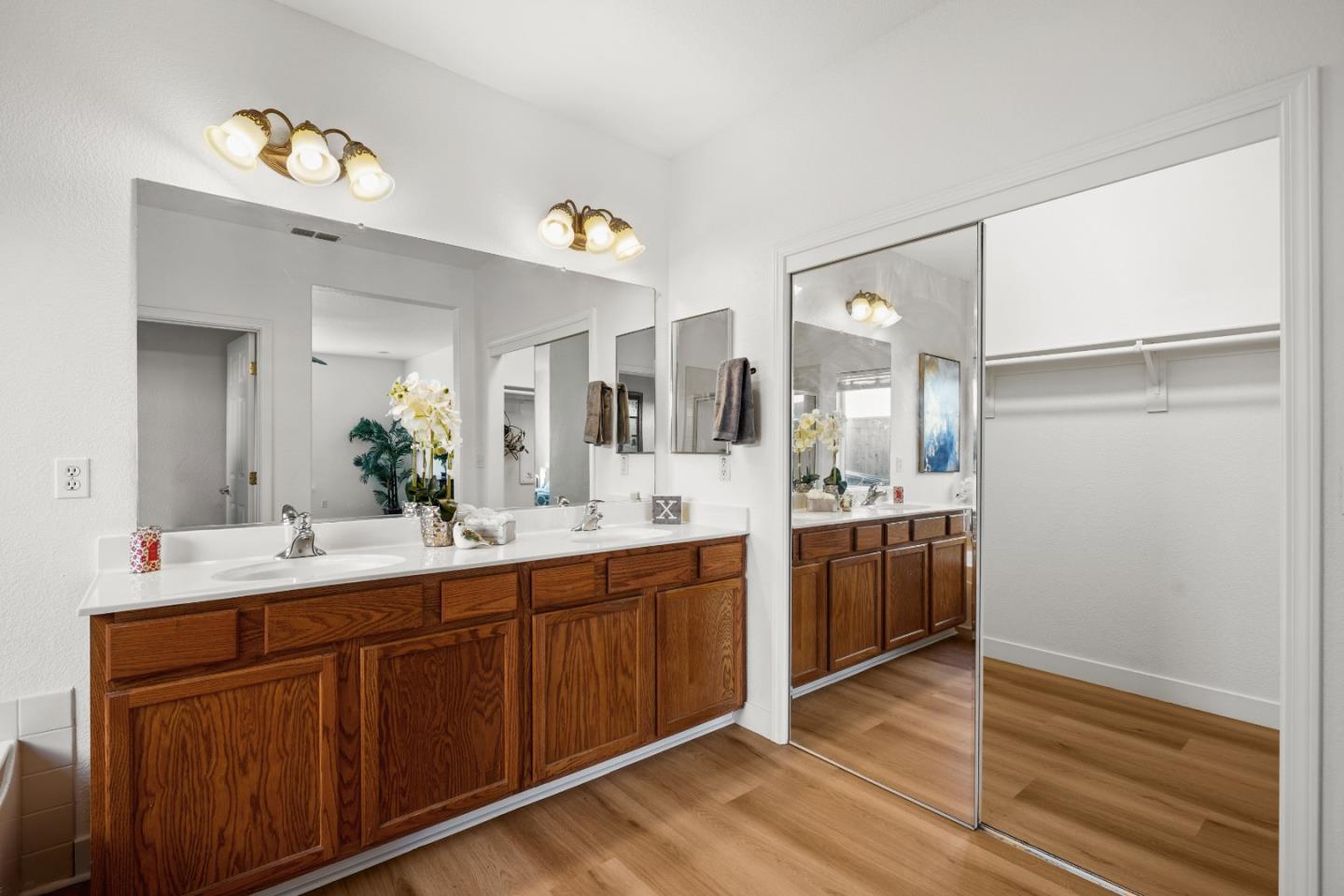 Detail Gallery Image 16 of 44 For 9942 Valderama Way, Sacramento,  CA 95829 - 3 Beds | 2 Baths