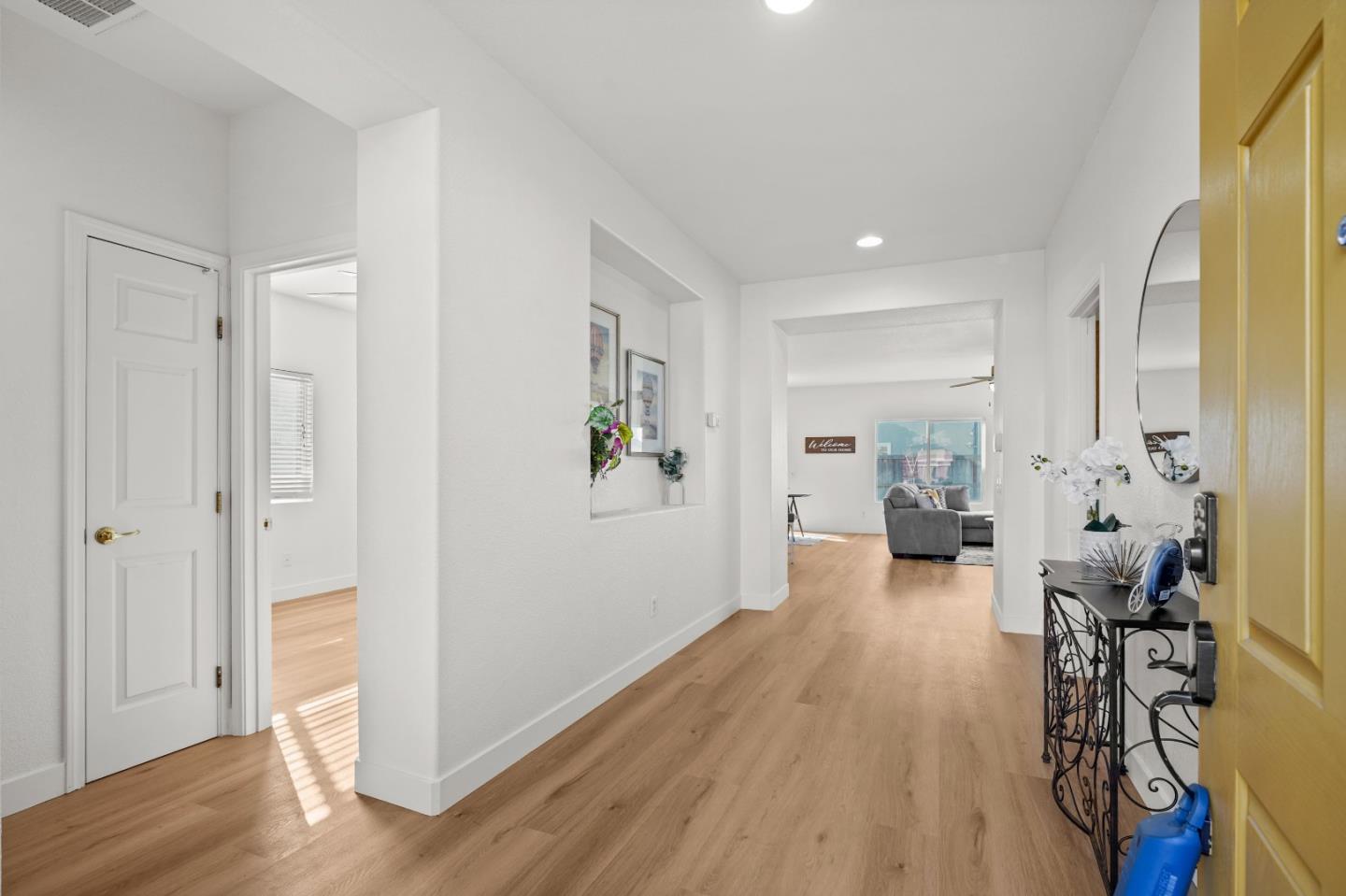 Detail Gallery Image 17 of 44 For 9942 Valderama Way, Sacramento,  CA 95829 - 3 Beds | 2 Baths