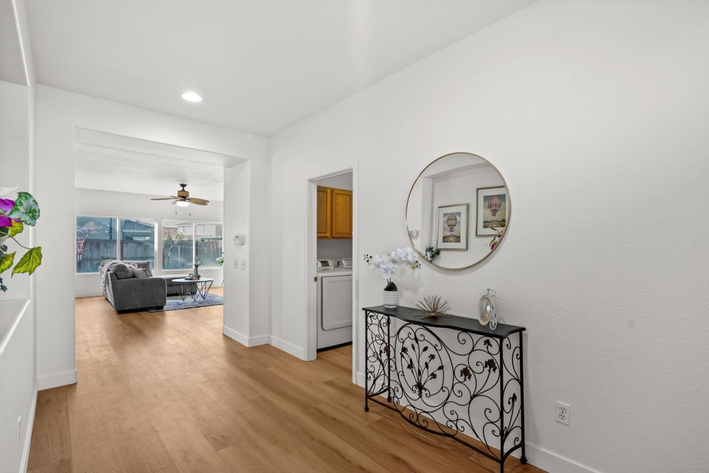 Detail Gallery Image 18 of 44 For 9942 Valderama Way, Sacramento,  CA 95829 - 3 Beds | 2 Baths