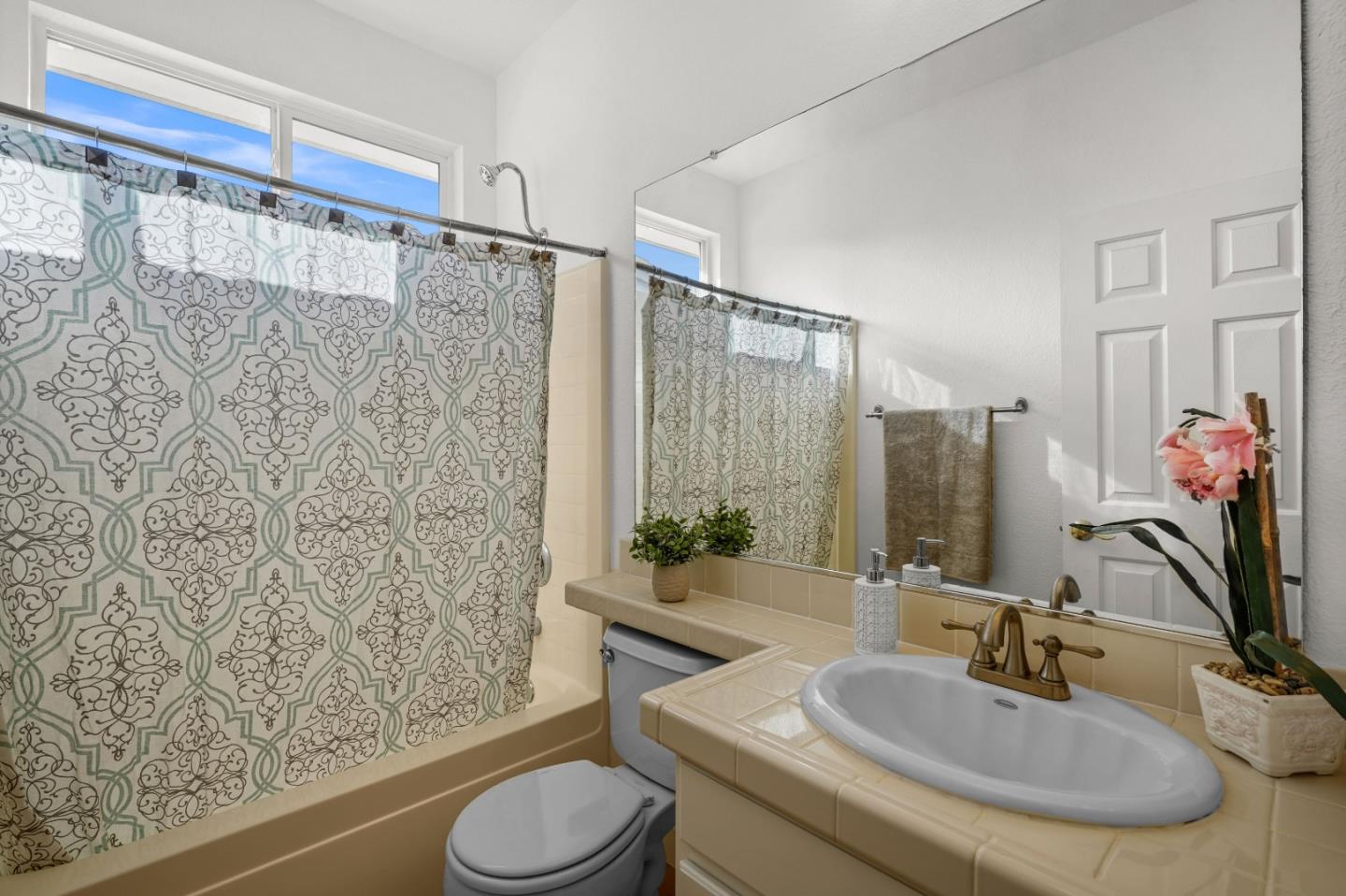 Detail Gallery Image 22 of 44 For 9942 Valderama Way, Sacramento,  CA 95829 - 3 Beds | 2 Baths