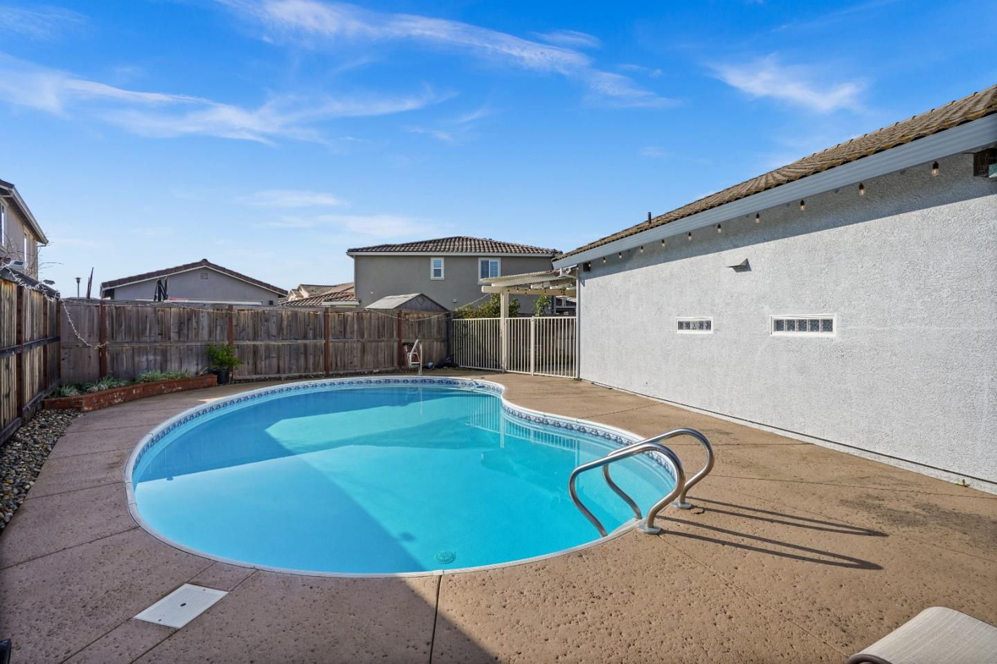 Detail Gallery Image 32 of 44 For 9942 Valderama Way, Sacramento,  CA 95829 - 3 Beds | 2 Baths