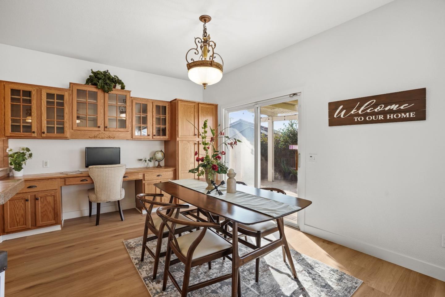 Detail Gallery Image 8 of 44 For 9942 Valderama Way, Sacramento,  CA 95829 - 3 Beds | 2 Baths