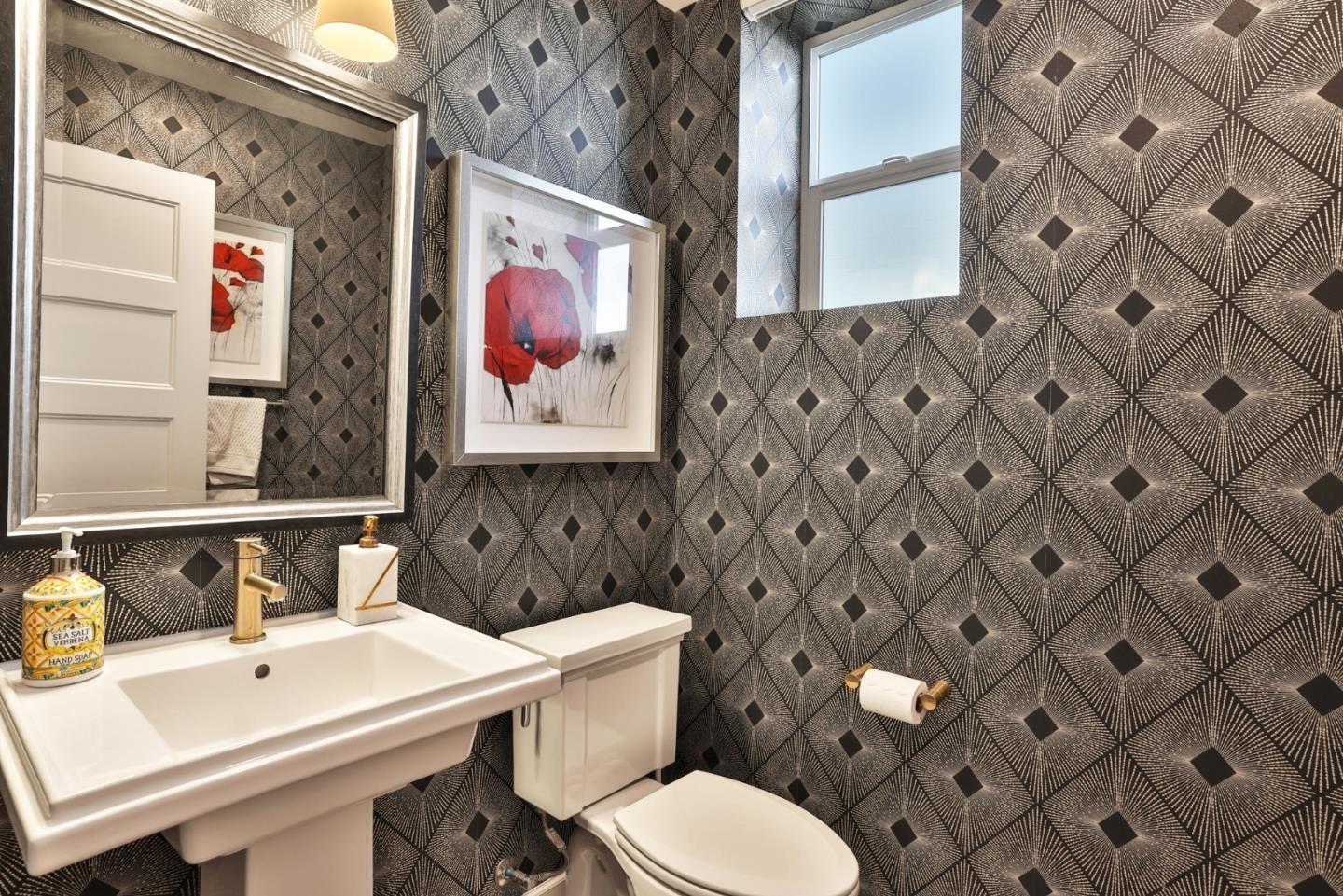 Detail Gallery Image 13 of 44 For 2986 Valley of Hearts Del Pl, San Jose,  CA 95136 - 4 Beds | 3/1 Baths