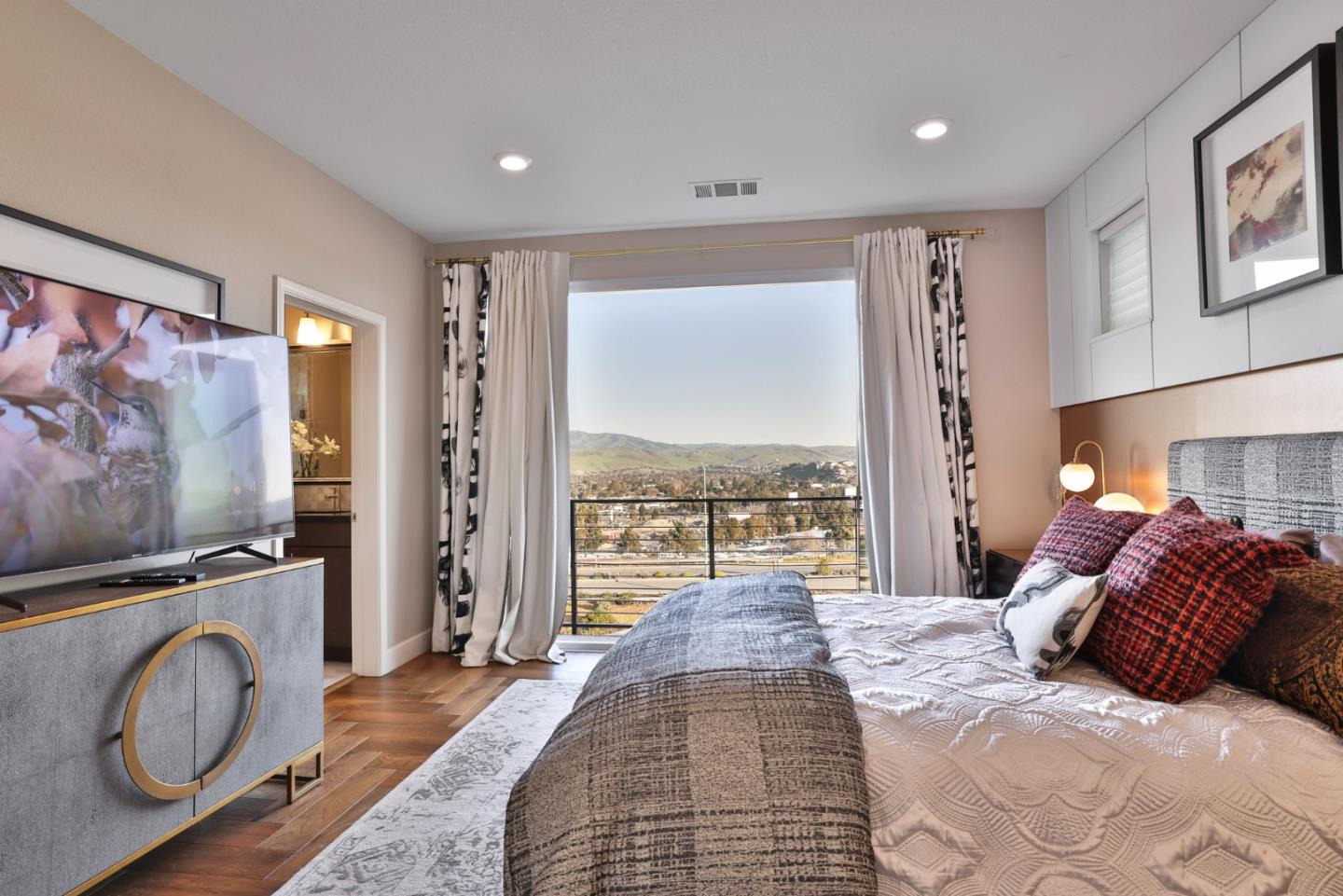 Detail Gallery Image 21 of 44 For 2986 Valley of Hearts Del Pl, San Jose,  CA 95136 - 4 Beds | 3/1 Baths