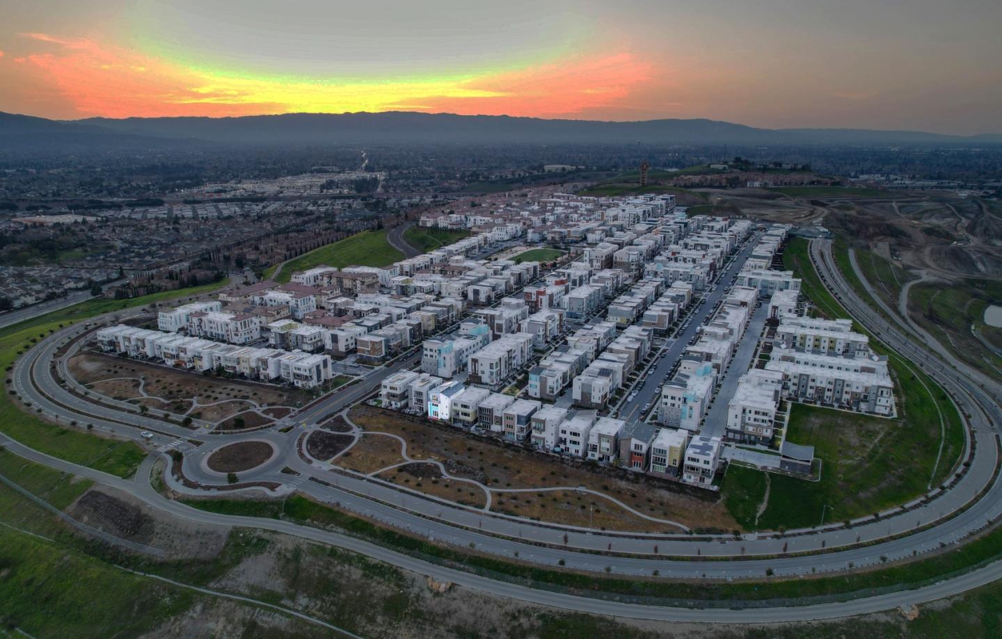 Detail Gallery Image 33 of 44 For 2986 Valley of Hearts Del Pl, San Jose,  CA 95136 - 4 Beds | 3/1 Baths