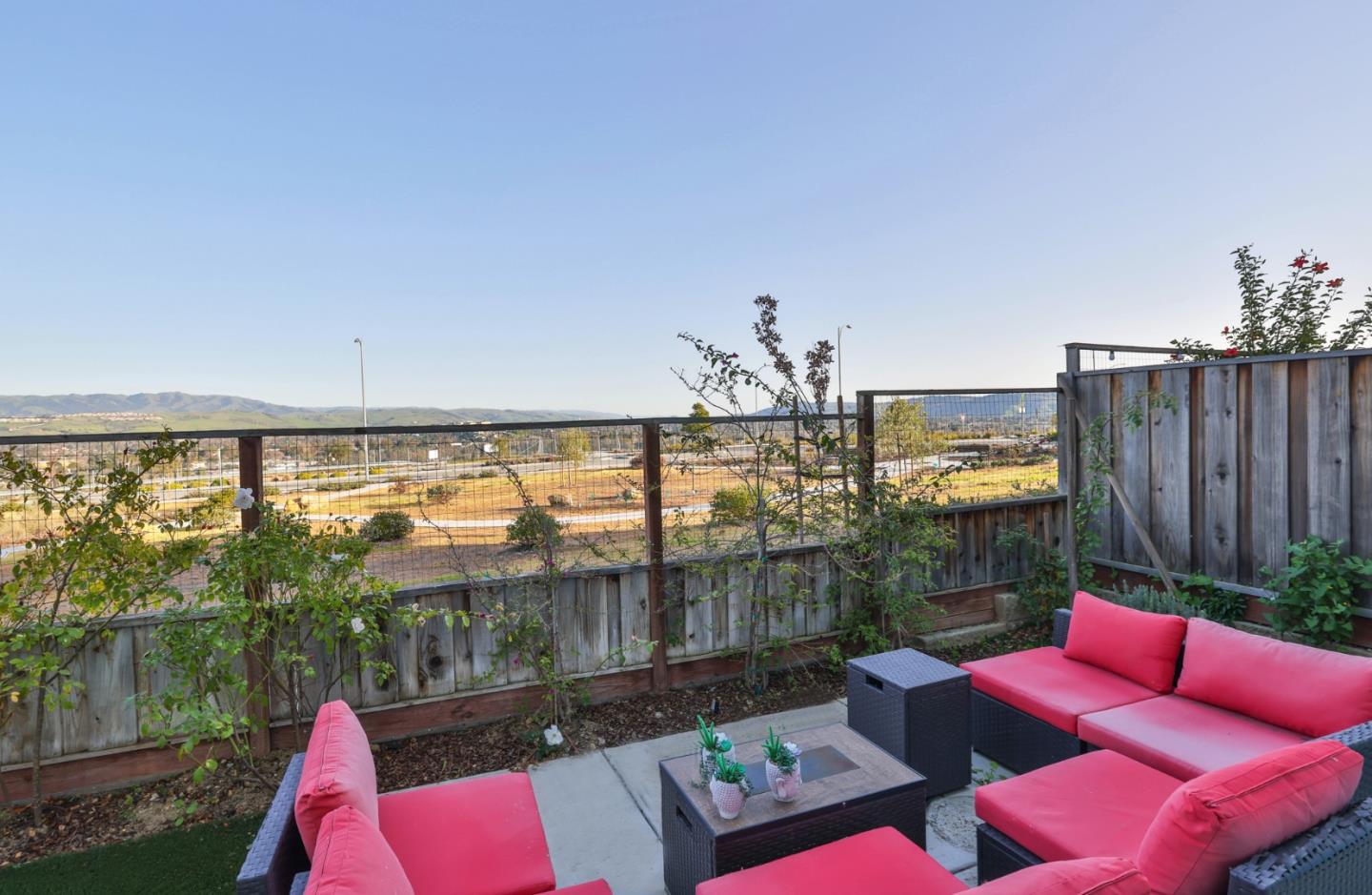 Detail Gallery Image 8 of 44 For 2986 Valley of Hearts Del Pl, San Jose,  CA 95136 - 4 Beds | 3/1 Baths