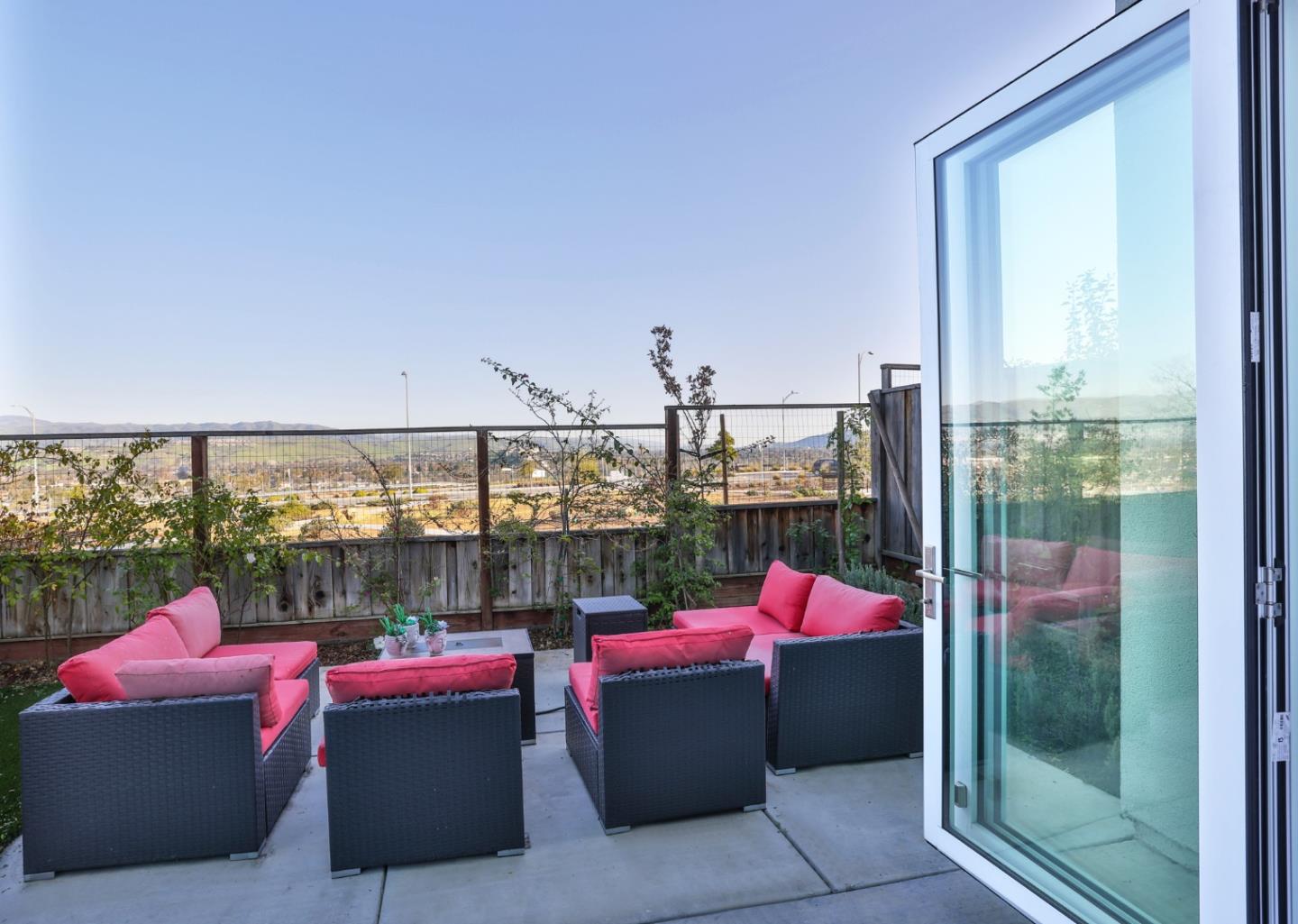 Detail Gallery Image 9 of 44 For 2986 Valley of Hearts Del Pl, San Jose,  CA 95136 - 4 Beds | 3/1 Baths