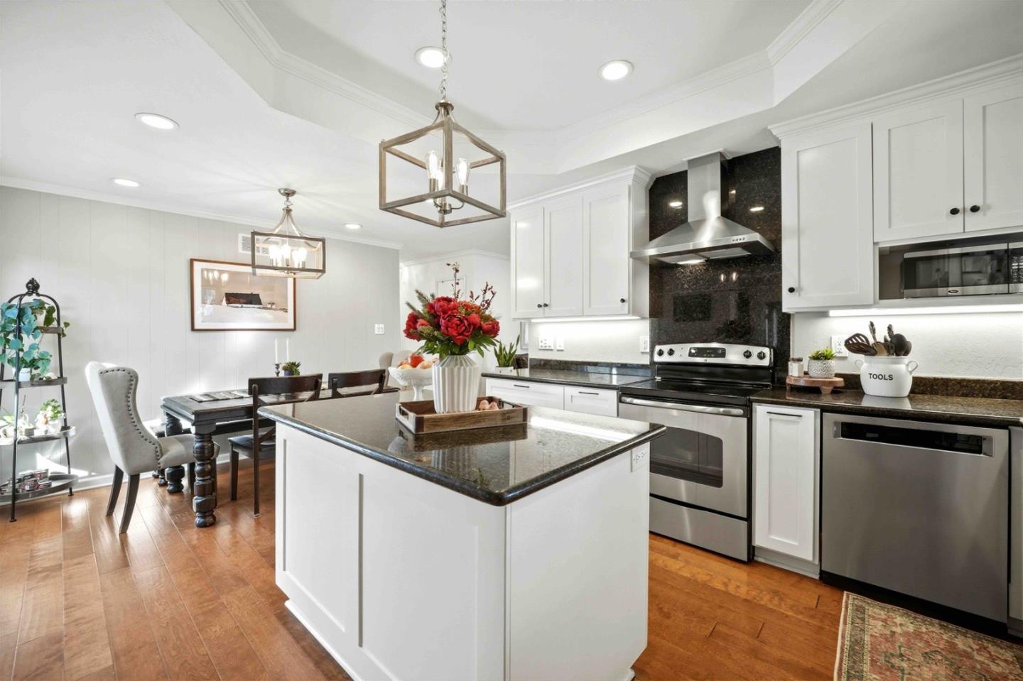 Detail Gallery Image 9 of 34 For 545 W Dunne Ave, Morgan Hill,  CA 95037 - 3 Beds | 2 Baths