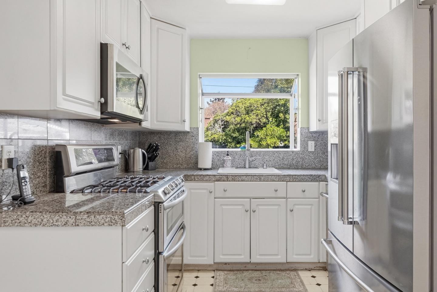 Detail Gallery Image 17 of 51 For 1289 Morningside Dr, Sunnyvale,  CA 94087 - 4 Beds | 2 Baths