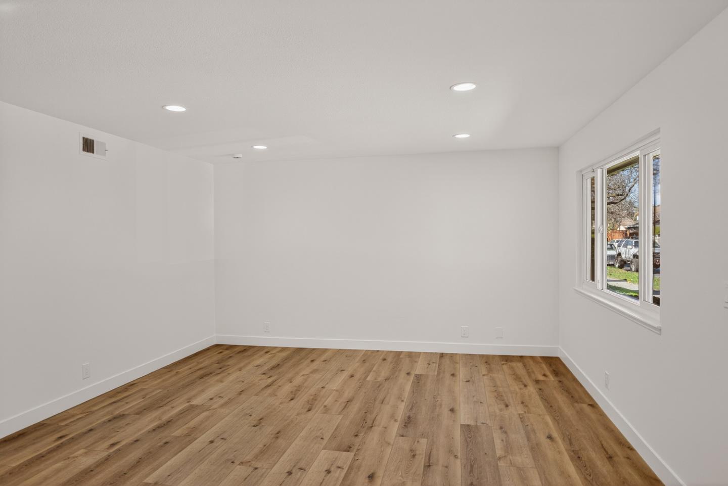 Detail Gallery Image 4 of 21 For 218 Coy Dr #1,  San Jose,  CA 95123 - 2 Beds | 1 Baths