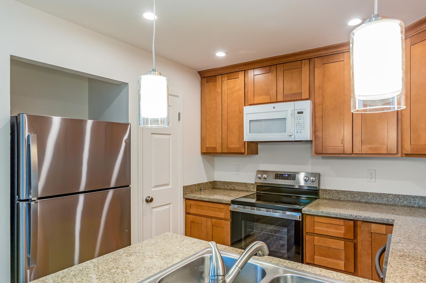 Detail Gallery Image 8 of 21 For 218 Coy Dr #1,  San Jose,  CA 95123 - 2 Beds | 1 Baths