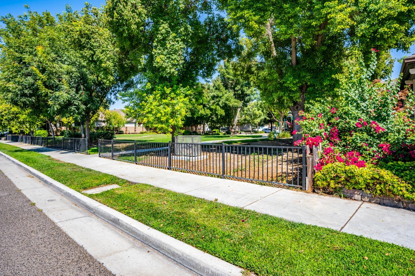 Detail Gallery Image 25 of 25 For 1149 Bellflower Way, Los Banos,  CA 93635 - 4 Beds | 2 Baths