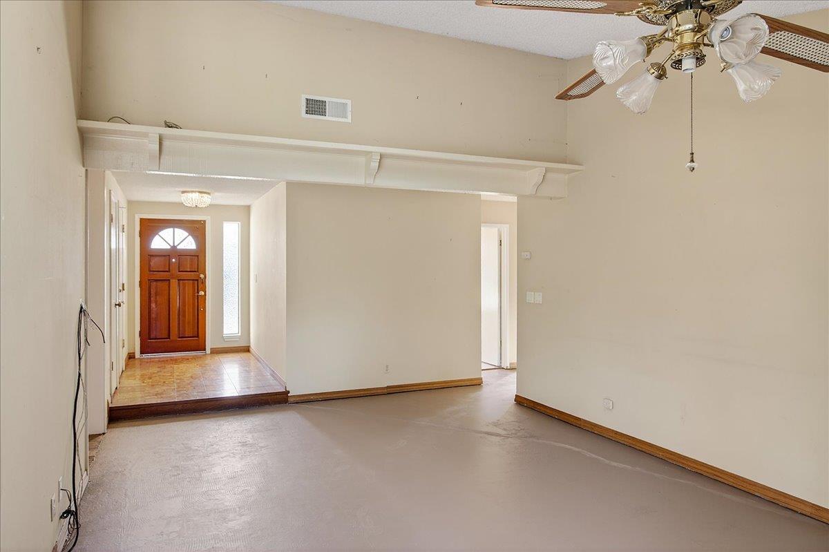 Detail Gallery Image 6 of 31 For 80 Cyclamen, San Jose,  CA 95111 - 3 Beds | 2 Baths