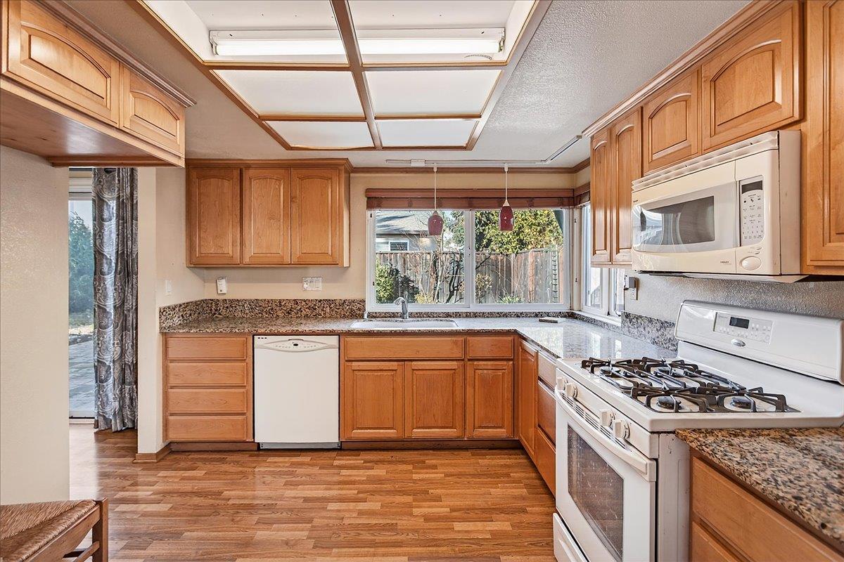 Detail Gallery Image 9 of 31 For 80 Cyclamen, San Jose,  CA 95111 - 3 Beds | 2 Baths