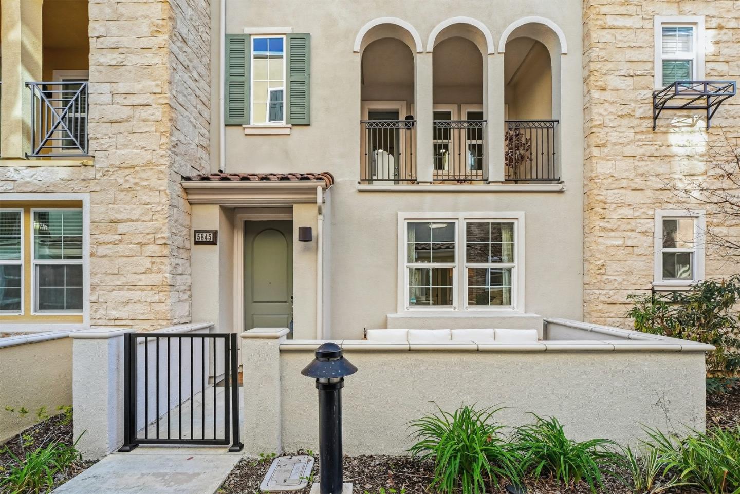 Detail Gallery Image 10 of 59 For 5845 Vizcaino Way, Newark,  CA 94560 - 4 Beds | 3 Baths