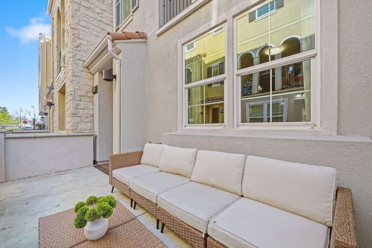 Detail Gallery Image 12 of 59 For 5845 Vizcaino Way, Newark,  CA 94560 - 4 Beds | 3 Baths