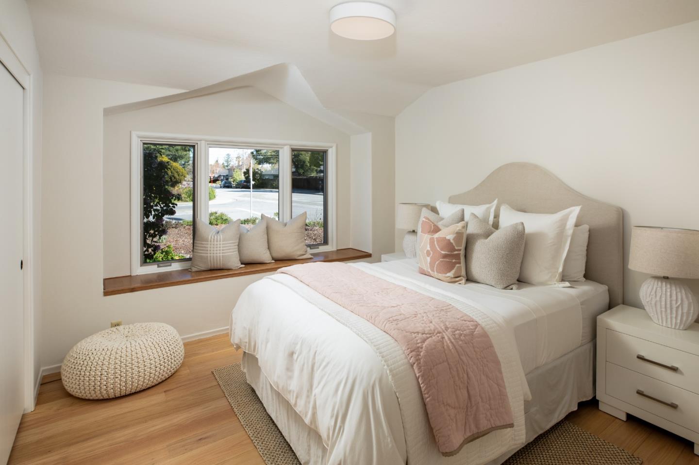 Detail Gallery Image 14 of 26 For 1011 Tulane Dr, Mountain View,  CA 94040 - 4 Beds | 3/1 Baths