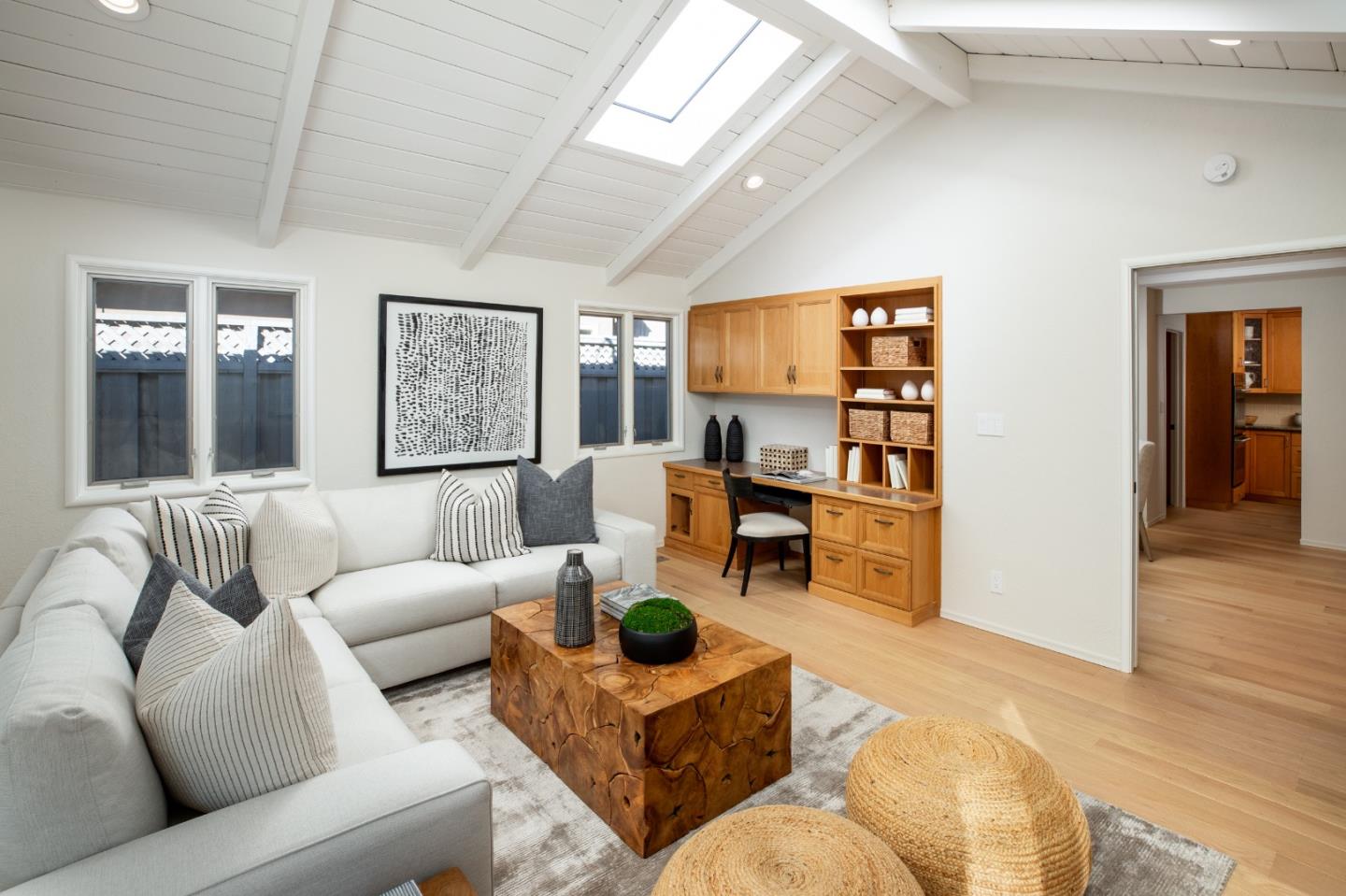 Detail Gallery Image 8 of 26 For 1011 Tulane Dr, Mountain View,  CA 94040 - 4 Beds | 3/1 Baths