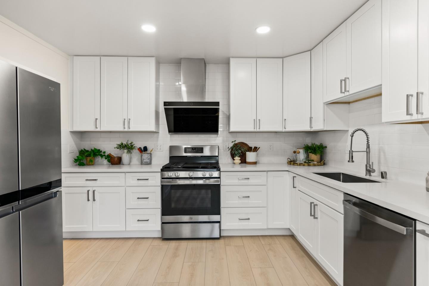 Detail Gallery Image 10 of 25 For 274 W Duane Ave, Sunnyvale,  CA 94085 - 3 Beds | 1 Baths