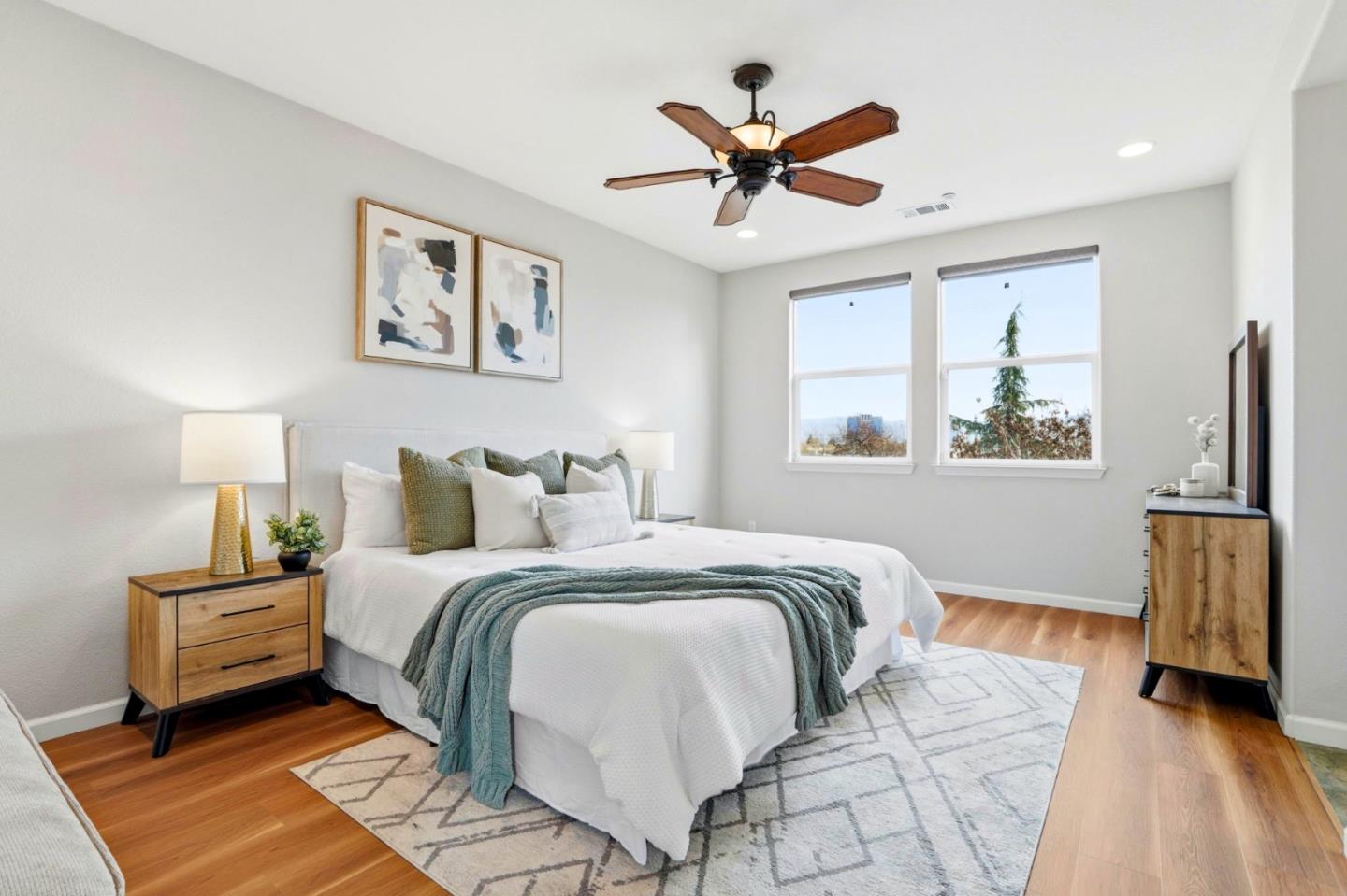 Detail Gallery Image 15 of 38 For 846 Font Ter, San Jose,  CA 95126 - 3 Beds | 3 Baths