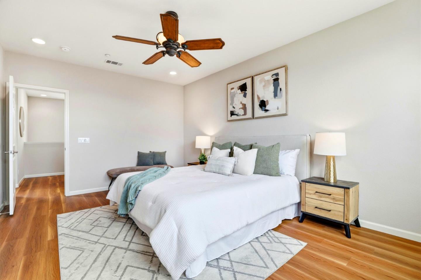 Detail Gallery Image 16 of 38 For 846 Font Ter, San Jose,  CA 95126 - 3 Beds | 3 Baths