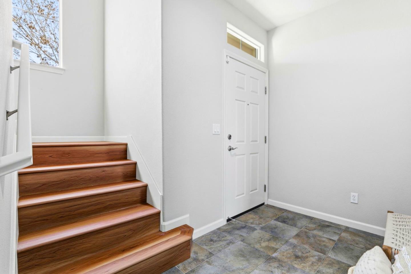 Detail Gallery Image 4 of 38 For 846 Font Ter, San Jose,  CA 95126 - 3 Beds | 3 Baths