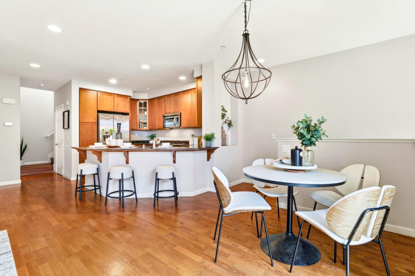 Detail Gallery Image 9 of 38 For 846 Font Ter, San Jose,  CA 95126 - 3 Beds | 3 Baths