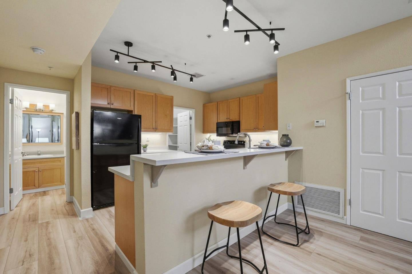 Detail Gallery Image 7 of 42 For 400 N 1st St #111,  San Jose,  CA 95112 - 1 Beds | 1/1 Baths