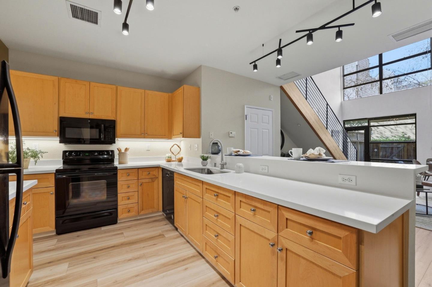 Detail Gallery Image 8 of 42 For 400 N 1st St #111,  San Jose,  CA 95112 - 1 Beds | 1/1 Baths