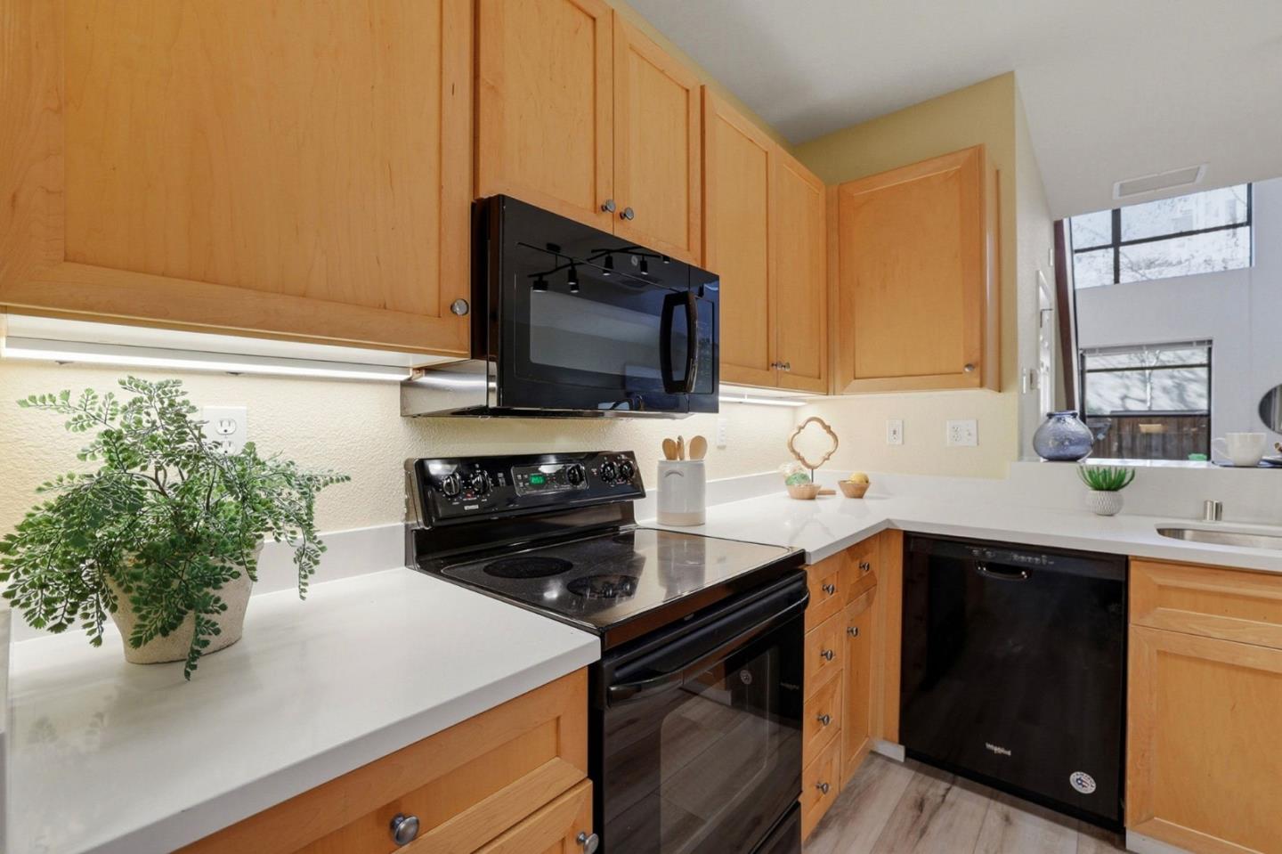 Detail Gallery Image 9 of 42 For 400 N 1st St #111,  San Jose,  CA 95112 - 1 Beds | 1/1 Baths