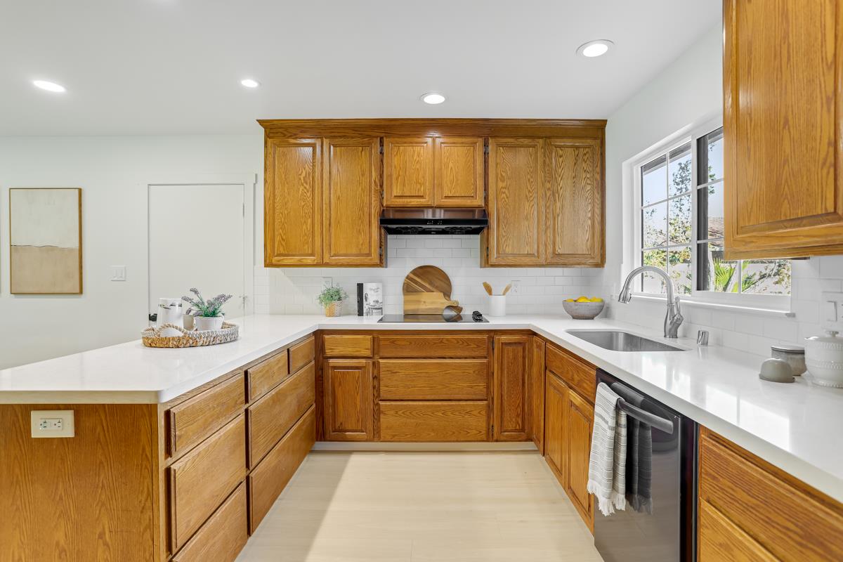 Detail Gallery Image 12 of 33 For 3499 Saint Marys Pl, Santa Clara,  CA 95051 - 4 Beds | 2 Baths