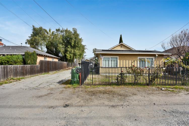 Detail Gallery Image 3 of 17 For 2138 E San Antonio St, San Jose,  CA 95116 - 4 Beds | 2 Baths