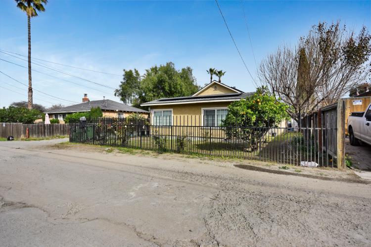 Detail Gallery Image 4 of 17 For 2138 E San Antonio St, San Jose,  CA 95116 - 4 Beds | 2 Baths