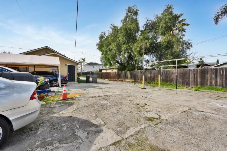 Detail Gallery Image 5 of 17 For 2138 E San Antonio St, San Jose,  CA 95116 - 4 Beds | 2 Baths