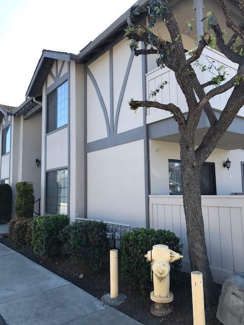 Detail Gallery Image 2 of 11 For 1056 Padre Dr #4,  Salinas,  CA 93901 - 1 Beds | 1 Baths