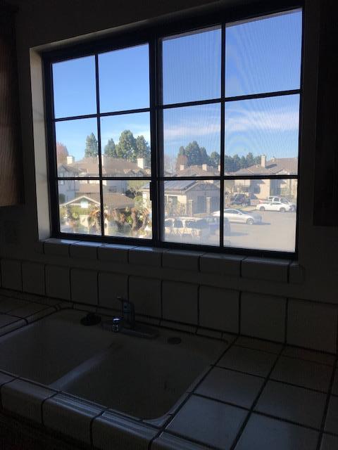 Detail Gallery Image 4 of 11 For 1056 Padre Dr #4,  Salinas,  CA 93901 - 1 Beds | 1 Baths