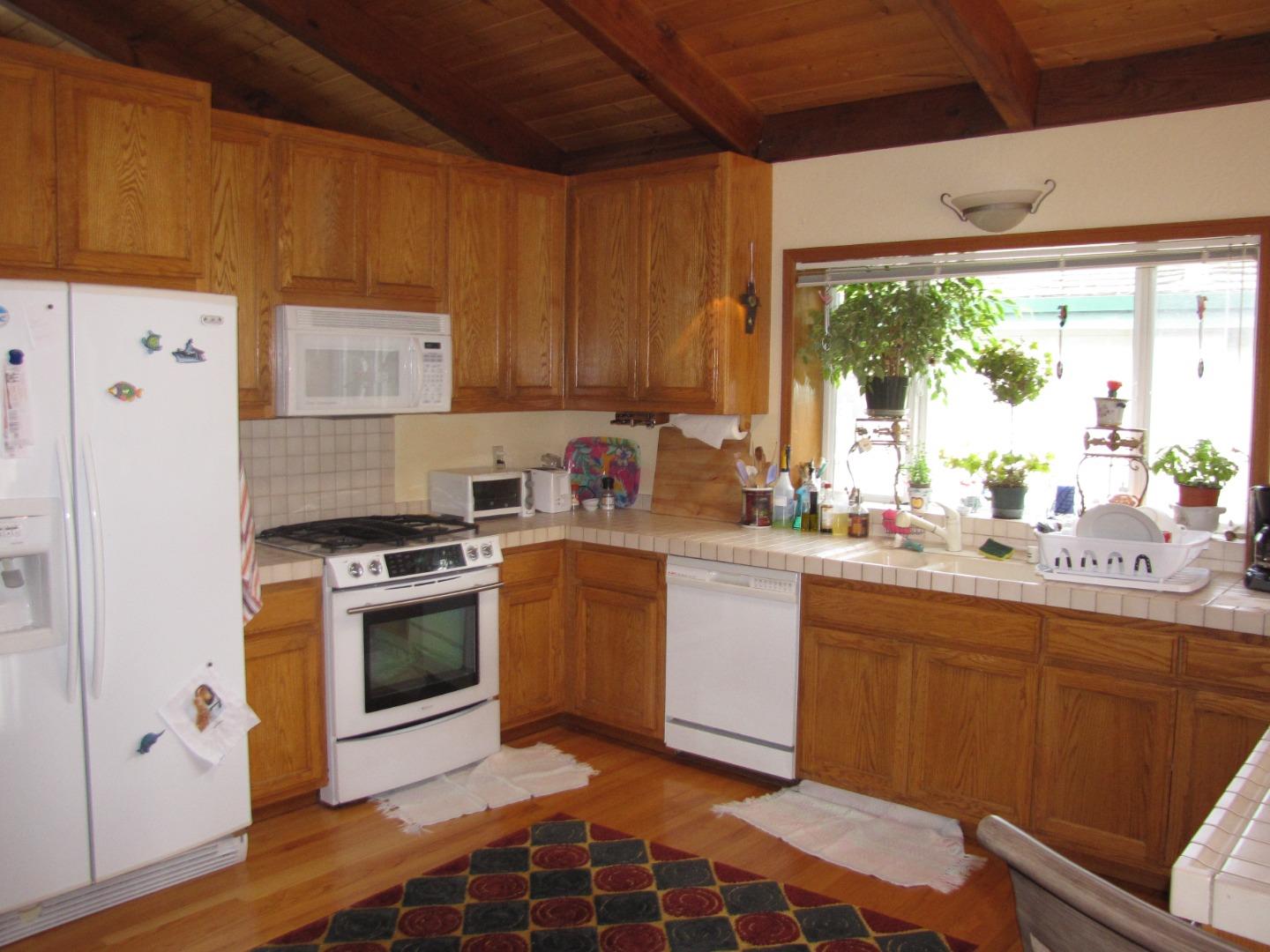 Detail Gallery Image 11 of 11 For 633 Silver Ave, Half Moon Bay,  CA 94019 - 4 Beds | 3 Baths