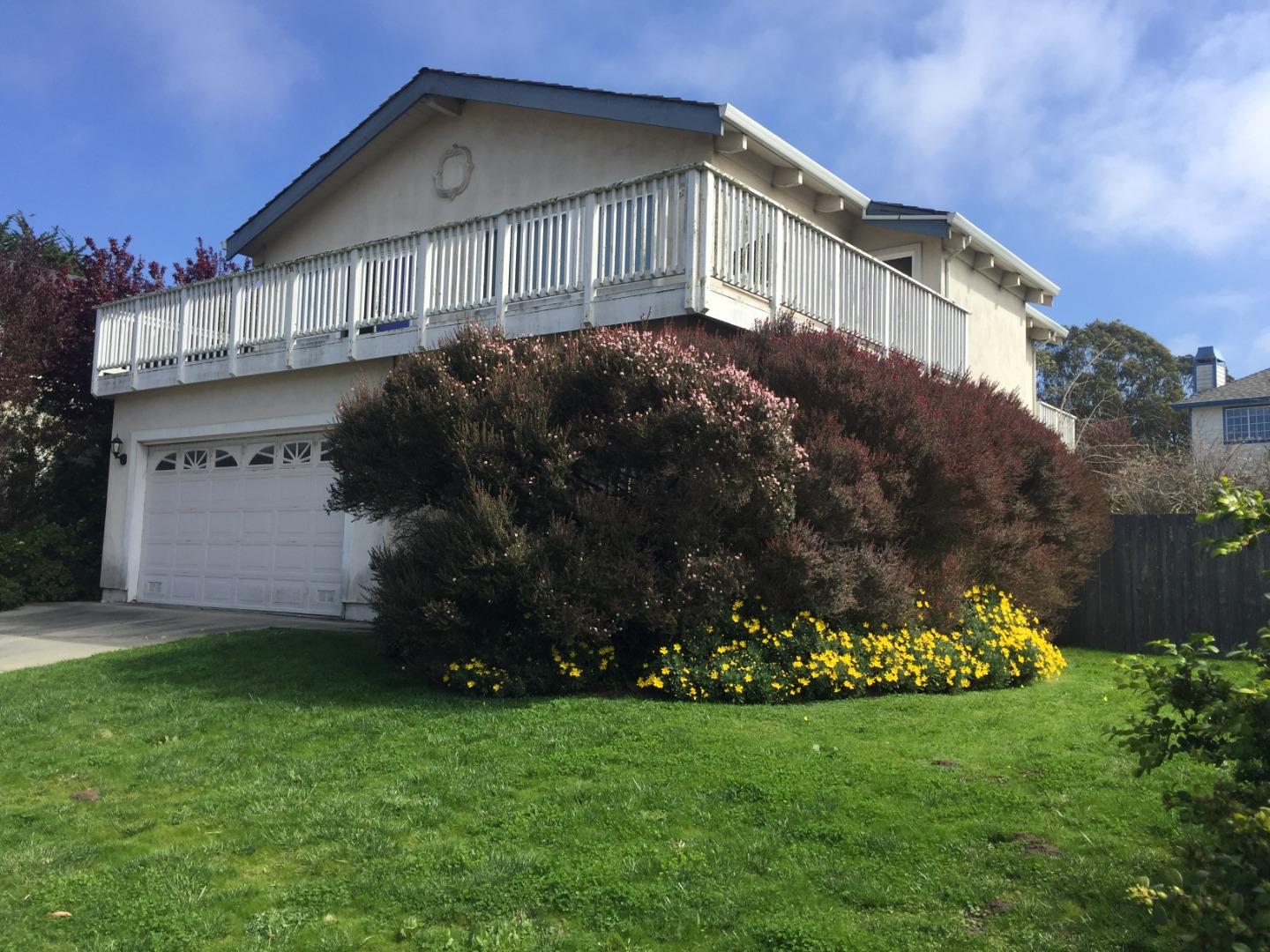 Detail Gallery Image 4 of 11 For 633 Silver Ave, Half Moon Bay,  CA 94019 - 4 Beds | 3 Baths