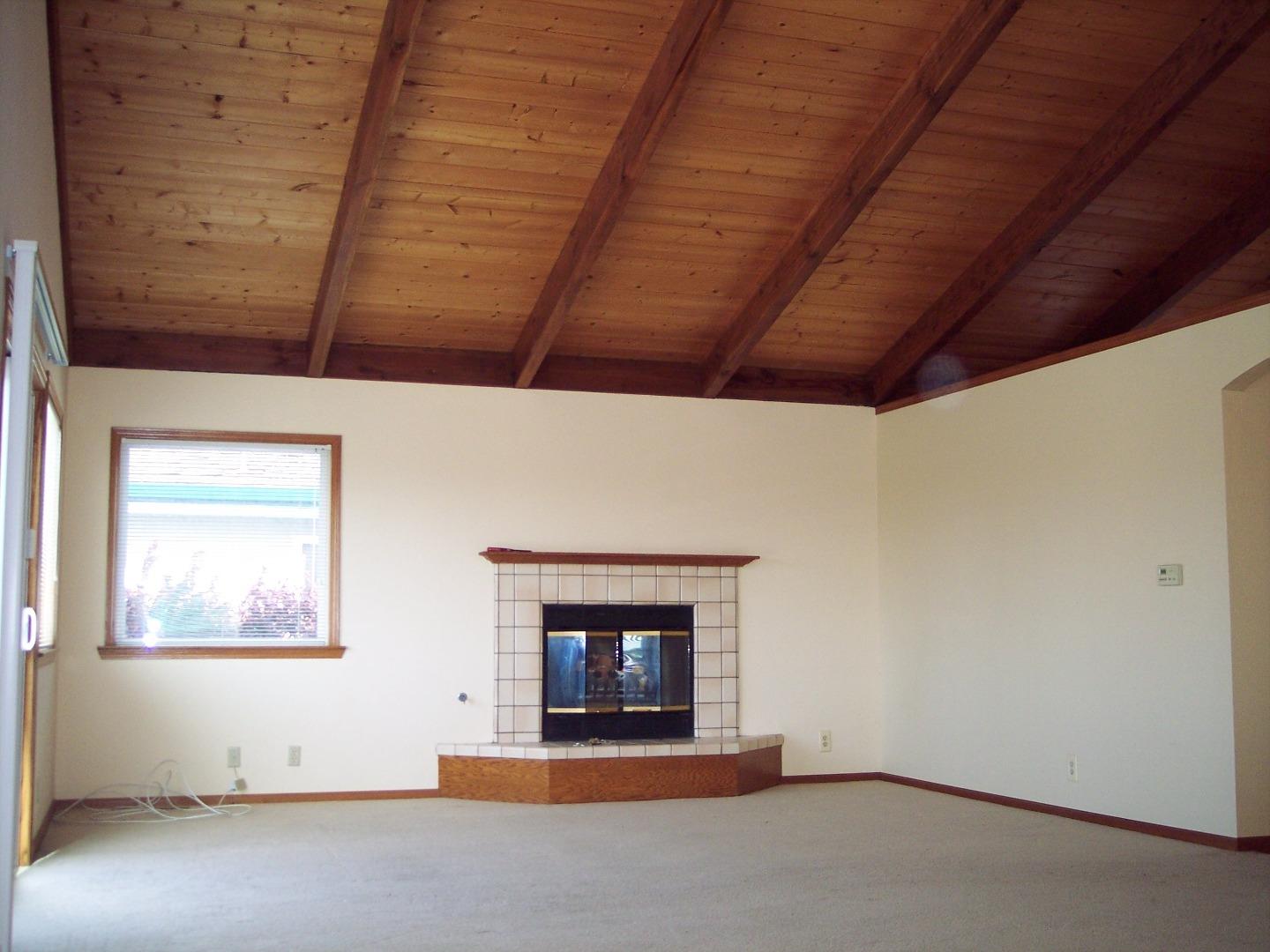 Detail Gallery Image 5 of 11 For 633 Silver Ave, Half Moon Bay,  CA 94019 - 4 Beds | 3 Baths