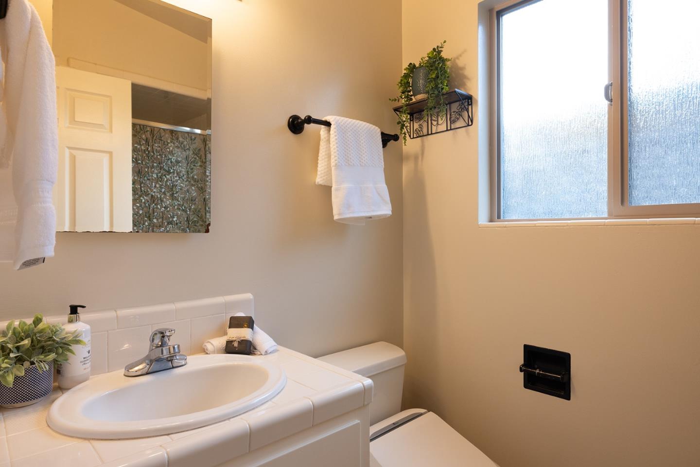 Detail Gallery Image 11 of 16 For 603 Gibson Ave, Pacific Grove,  CA 93950 - 3 Beds | 2 Baths