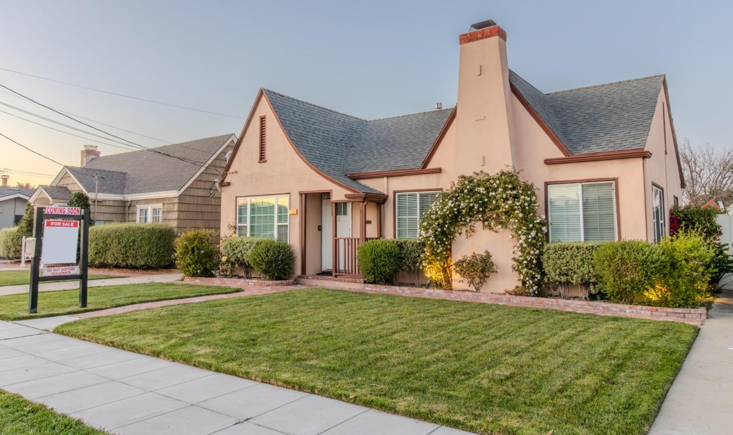 Detail Gallery Image 2 of 25 For 123 Chestnut St, Salinas,  CA 93901 - 3 Beds | 2 Baths