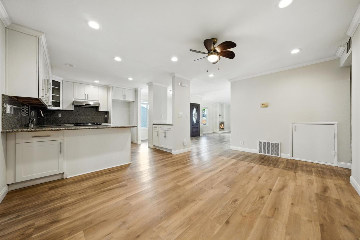 Detail Gallery Image 11 of 40 For 2114 Bennighof Ct, San Jose,  CA 95121 - 4 Beds | 3 Baths