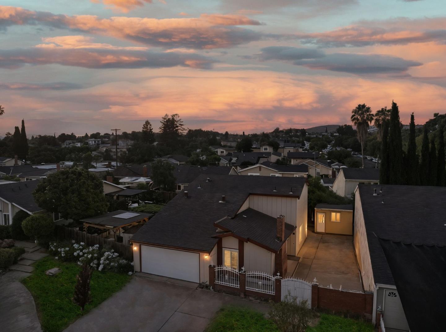 Detail Gallery Image 2 of 40 For 2114 Bennighof Ct, San Jose,  CA 95121 - 4 Beds | 3 Baths