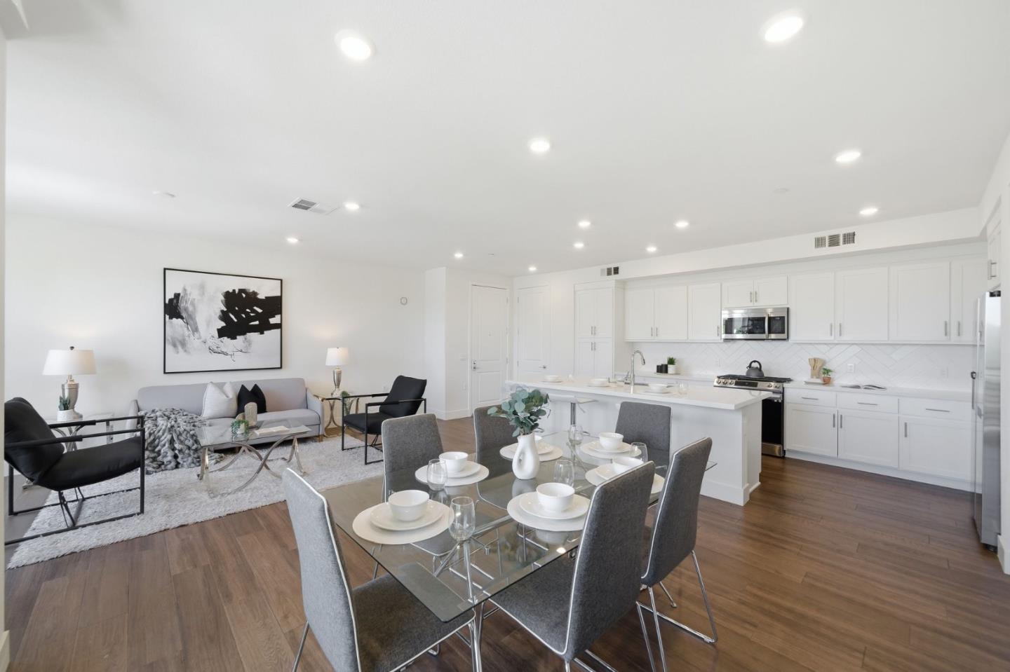 Front Image Thumbnail for ML82033591